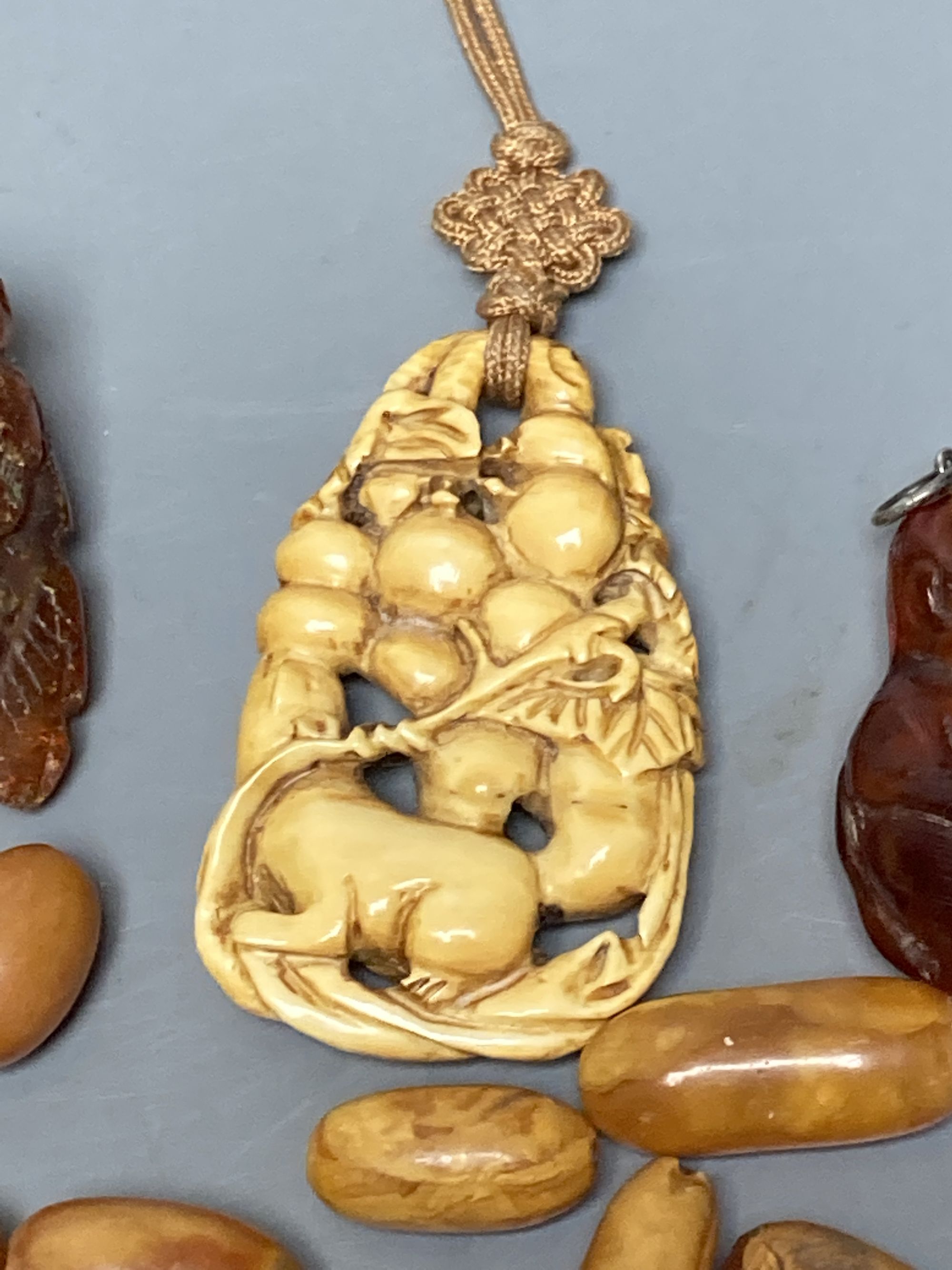 A quantity of amber beads
